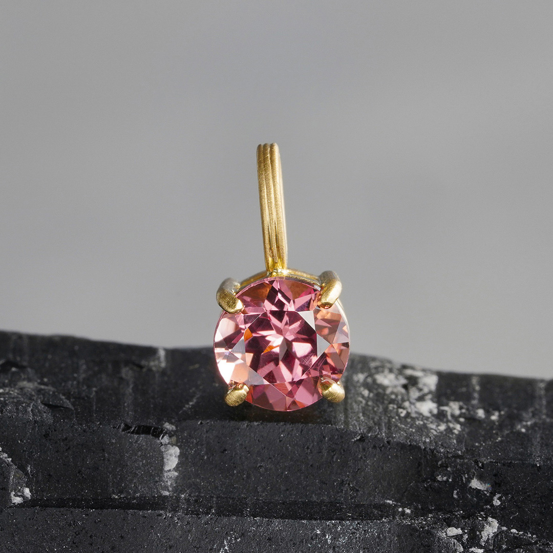 Malaia garnet charm 1.02ct /マライアガーネット | Hariqua