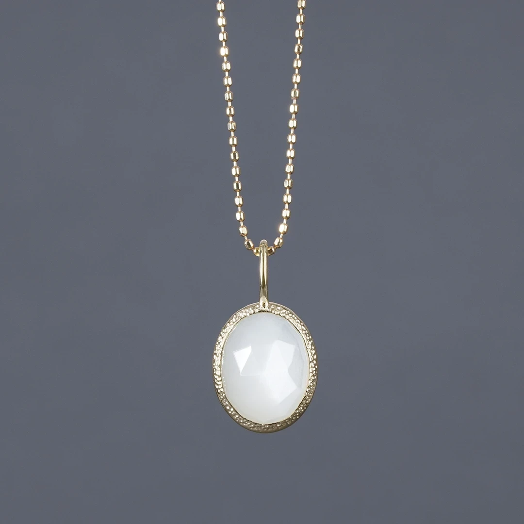 White moonstone charm 2.49 /ホワイトムーンストーン | Hariqua