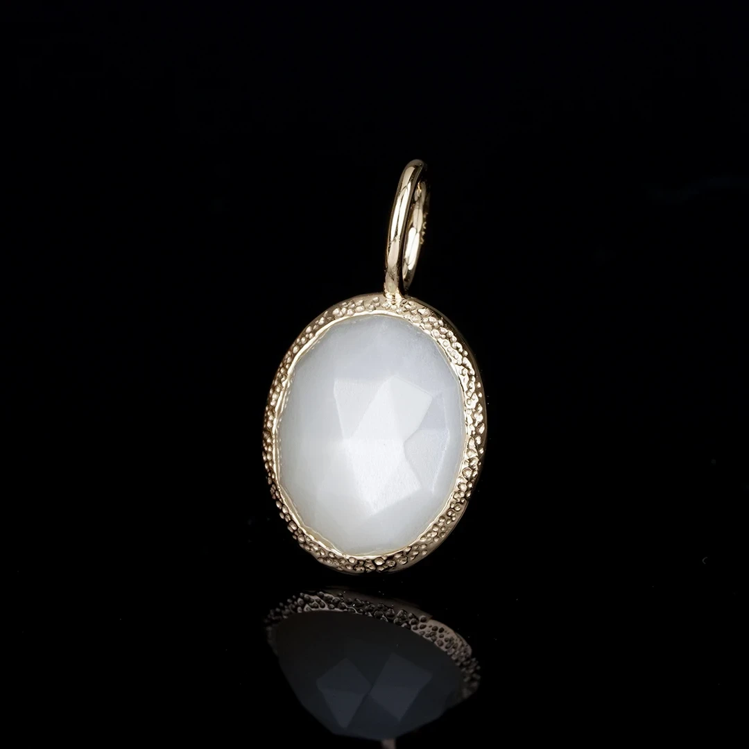 White moonstone charm 2.49 /ホワイトムーンストーン | Hariqua