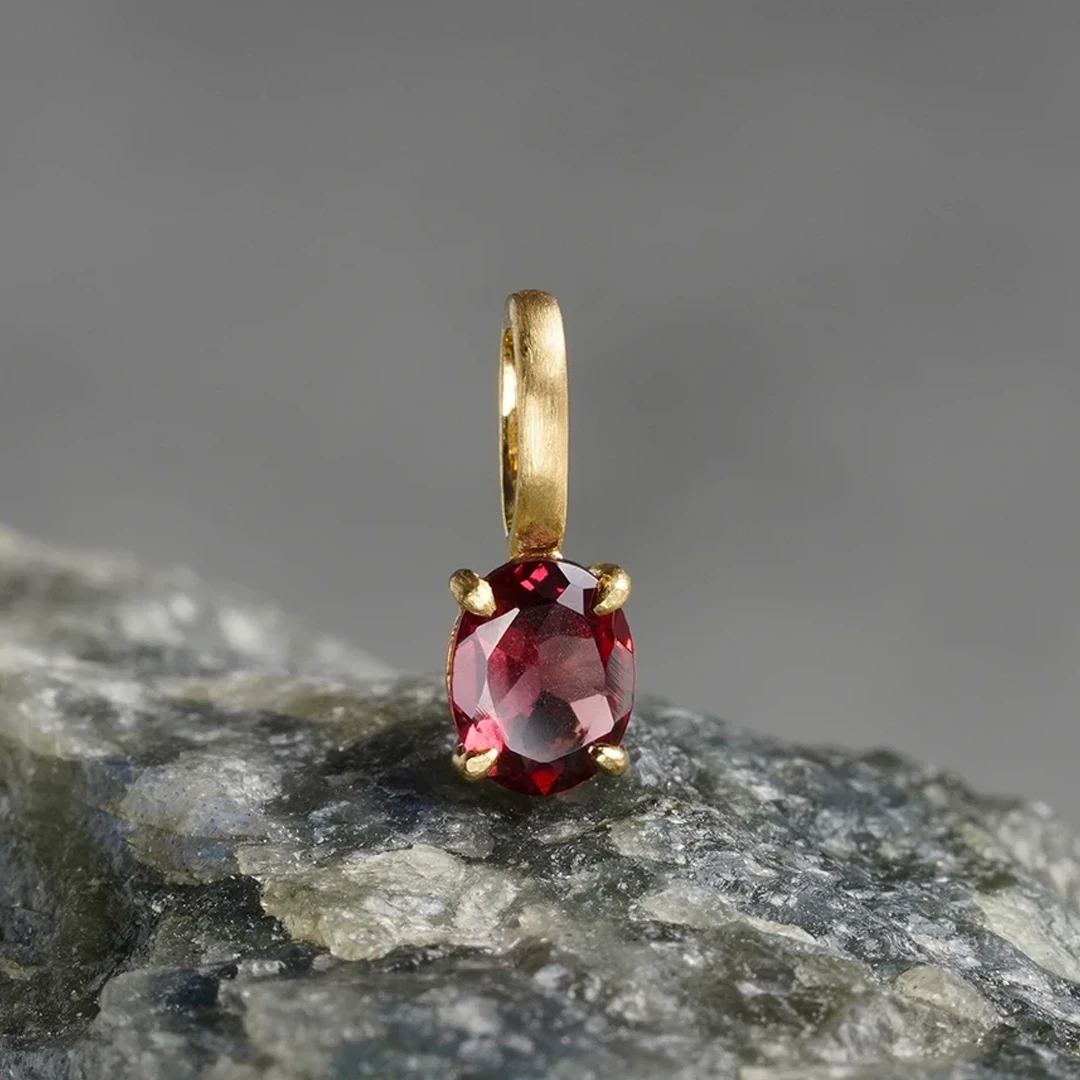 Red spinel charm 0.35 /レッドスピネル | Hariqua-パワーストーン