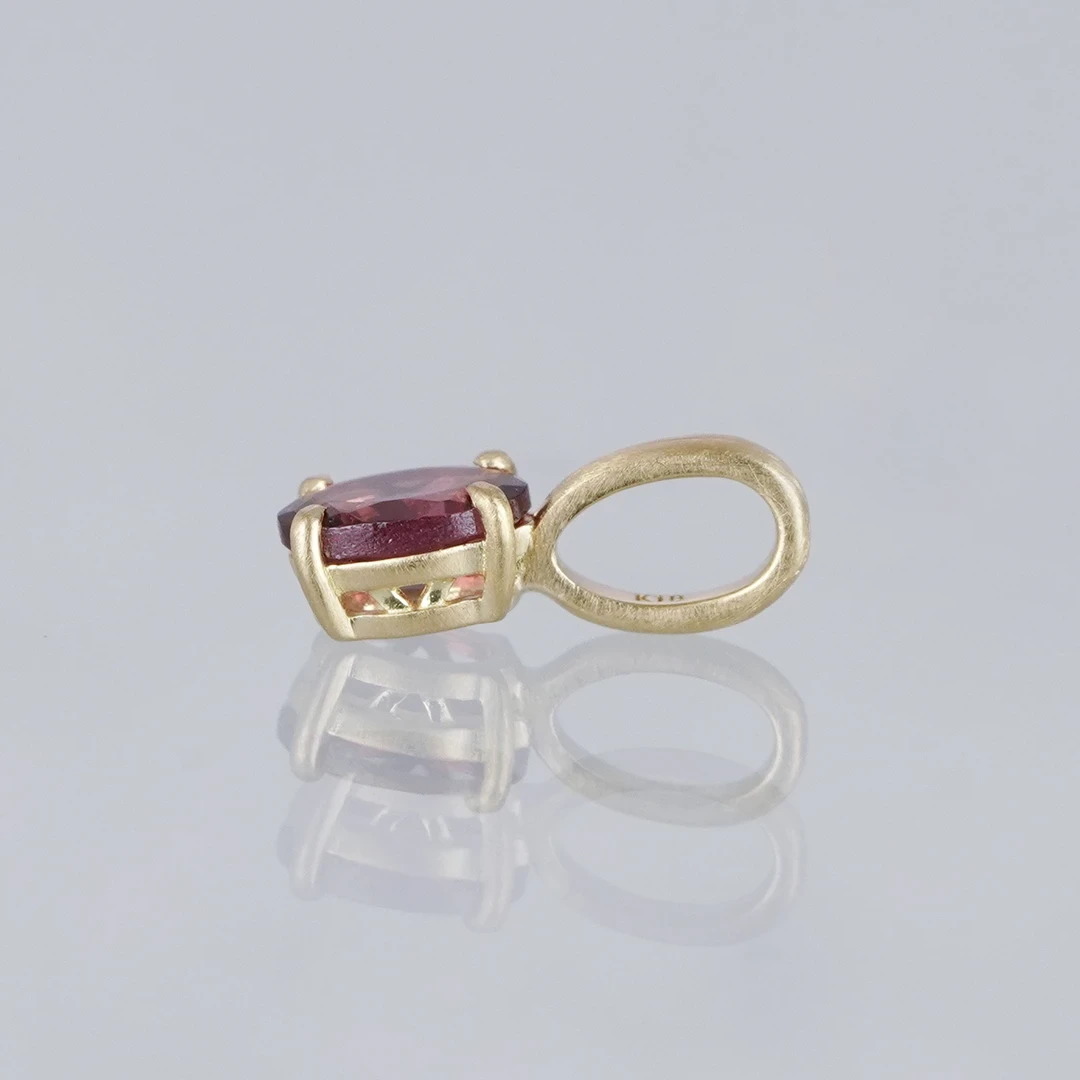 Red spinel charm 0.35 /レッドスピネル