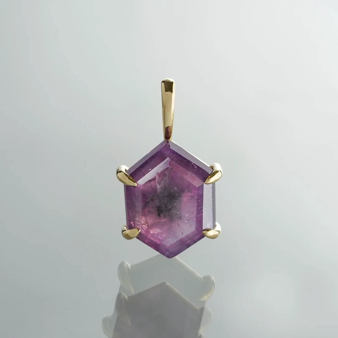 Trapiche pink × purple sapphire charm 2.78 /トラピッチェピンク ...
