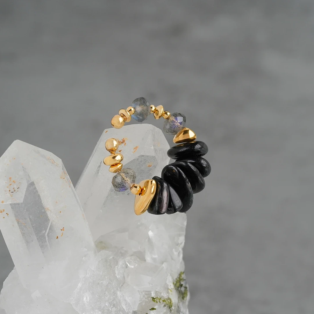 Hypersthene feather tail ear cuff /ハイパーシーン. | Hariqua ...