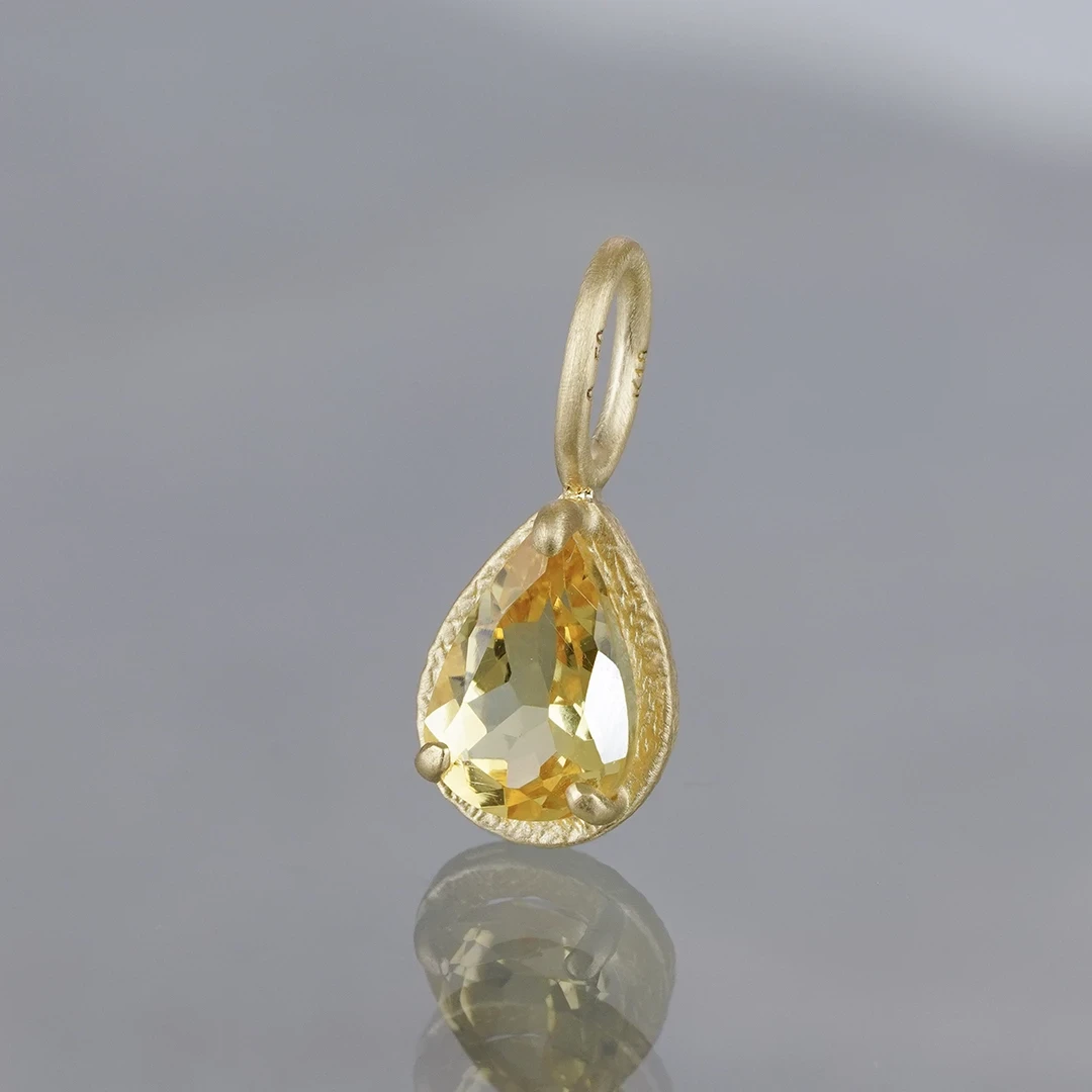 Yellow danburite charm 0.59 /イエローダンビュライト | Hariqua 