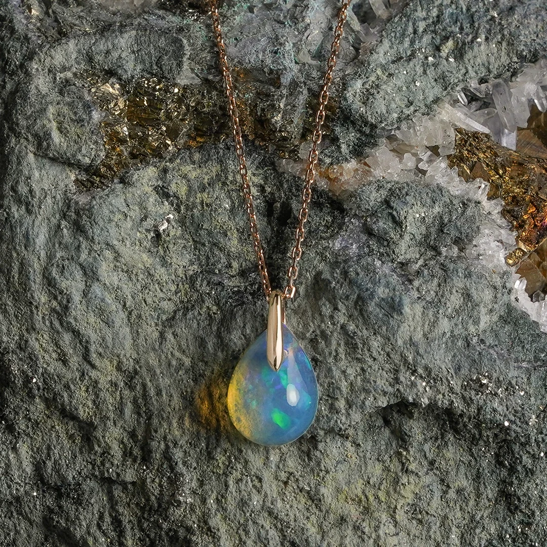 Water opal pear shaped charm /ウォーターオパール. | Hariqua 