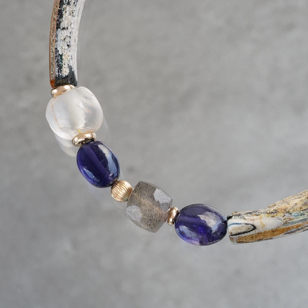 Iolite × ancient glass bracelet /アイオライト、古代水晶. | Hariqua 